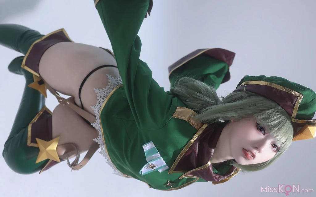 Coser@: Kiwi Araga (14 photos)