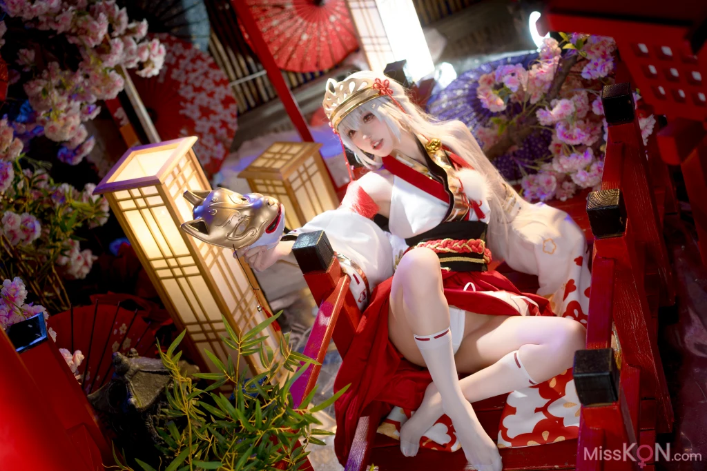 Coser@阿包也是兔娘: 巫女浴池 (58 photos + 1 video)
