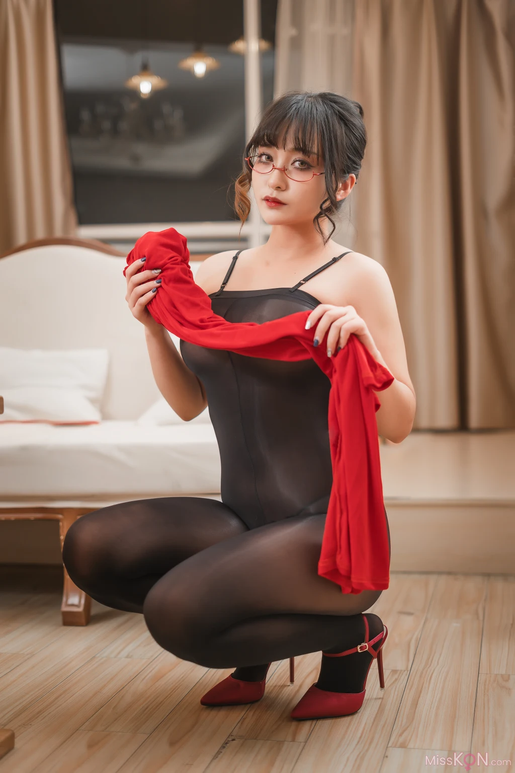 Coser@洛璃LoLiSAMA: 隔壁太太 (113 photos)