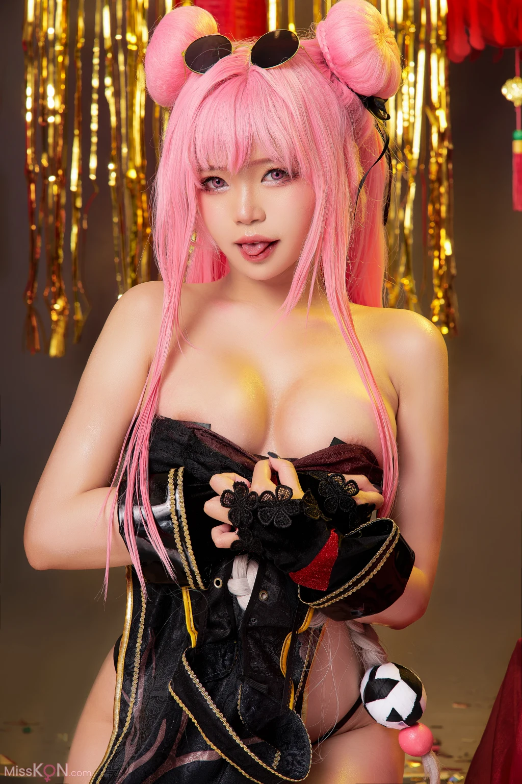 Coser@ZinieQ: Azur Lane Bremerton Qipao (32 photos )