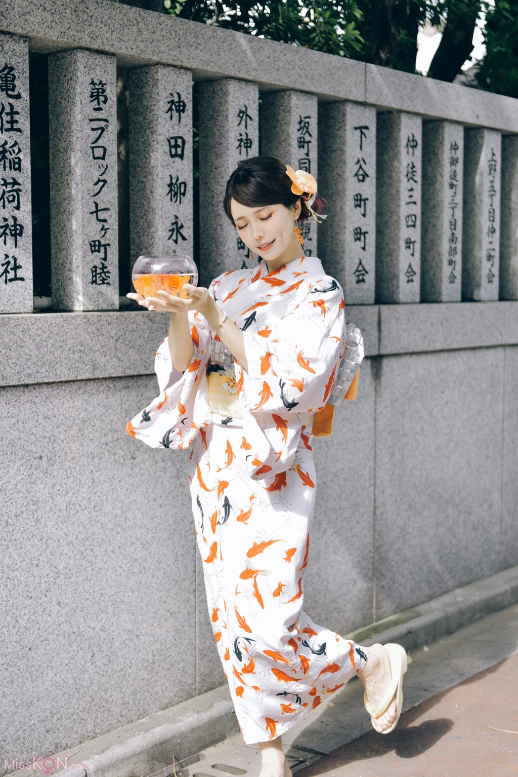 Coser@Ely_eee (ElyEE子): Goldfish Stroll 金魚散步 (30 photos + 2 videos)