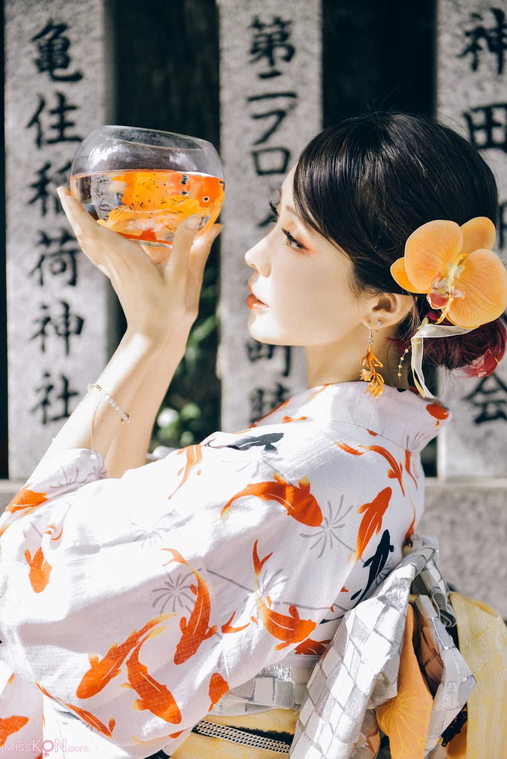 Coser@Ely_eee (ElyEE子): Goldfish Stroll 金魚散步 (30 photos + 2 videos)