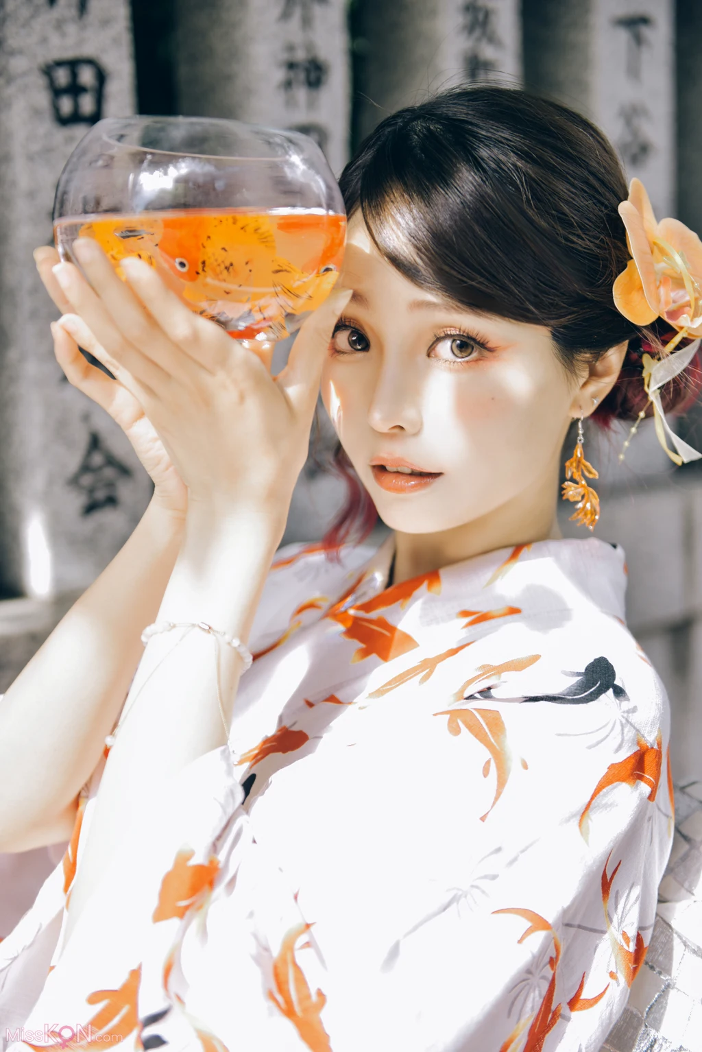 Coser@Ely_eee (ElyEE子): Goldfish Stroll 金魚散步 (30 photos + 2 videos)