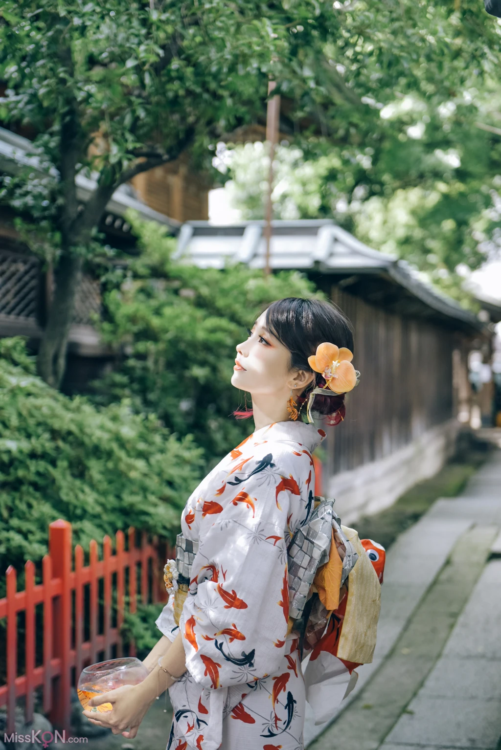 Coser@Ely_eee (ElyEE子): Goldfish Stroll 金魚散步 (30 photos + 2 videos)
