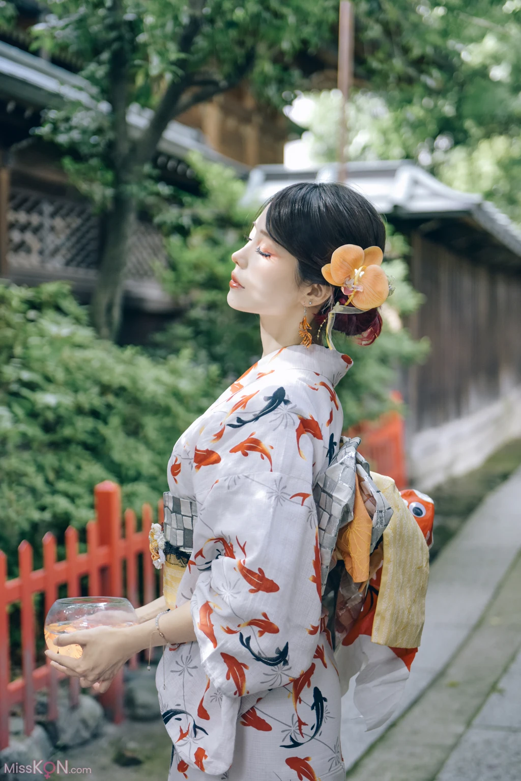 Coser@Ely_eee (ElyEE子): Goldfish Stroll 金魚散步 (30 photos + 2 videos)