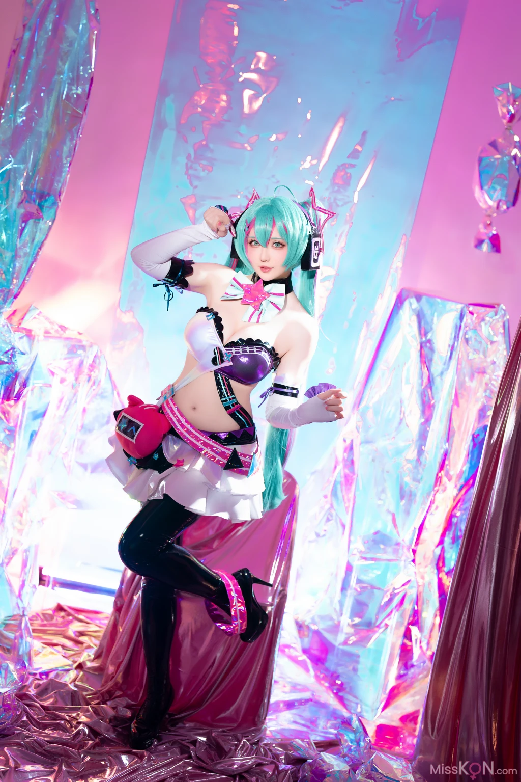 Coser@星之迟迟Hoshilily: Miku初音未来 喵斯快跑 (73 photos + 1 video)