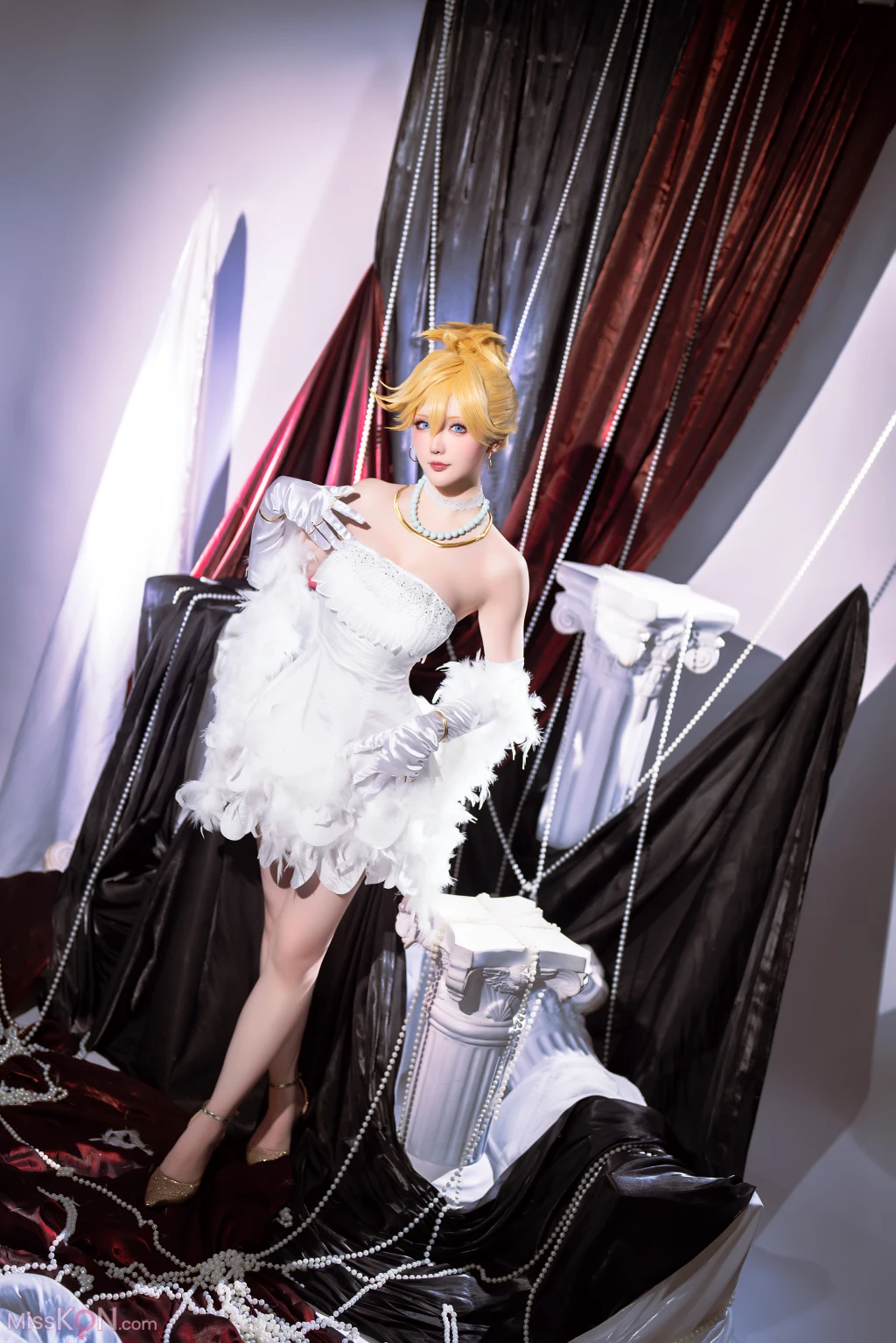 Coser@星之迟迟Hoshilily: 吊带袜天使-潘迪礼服 (45 photos + 1 video)