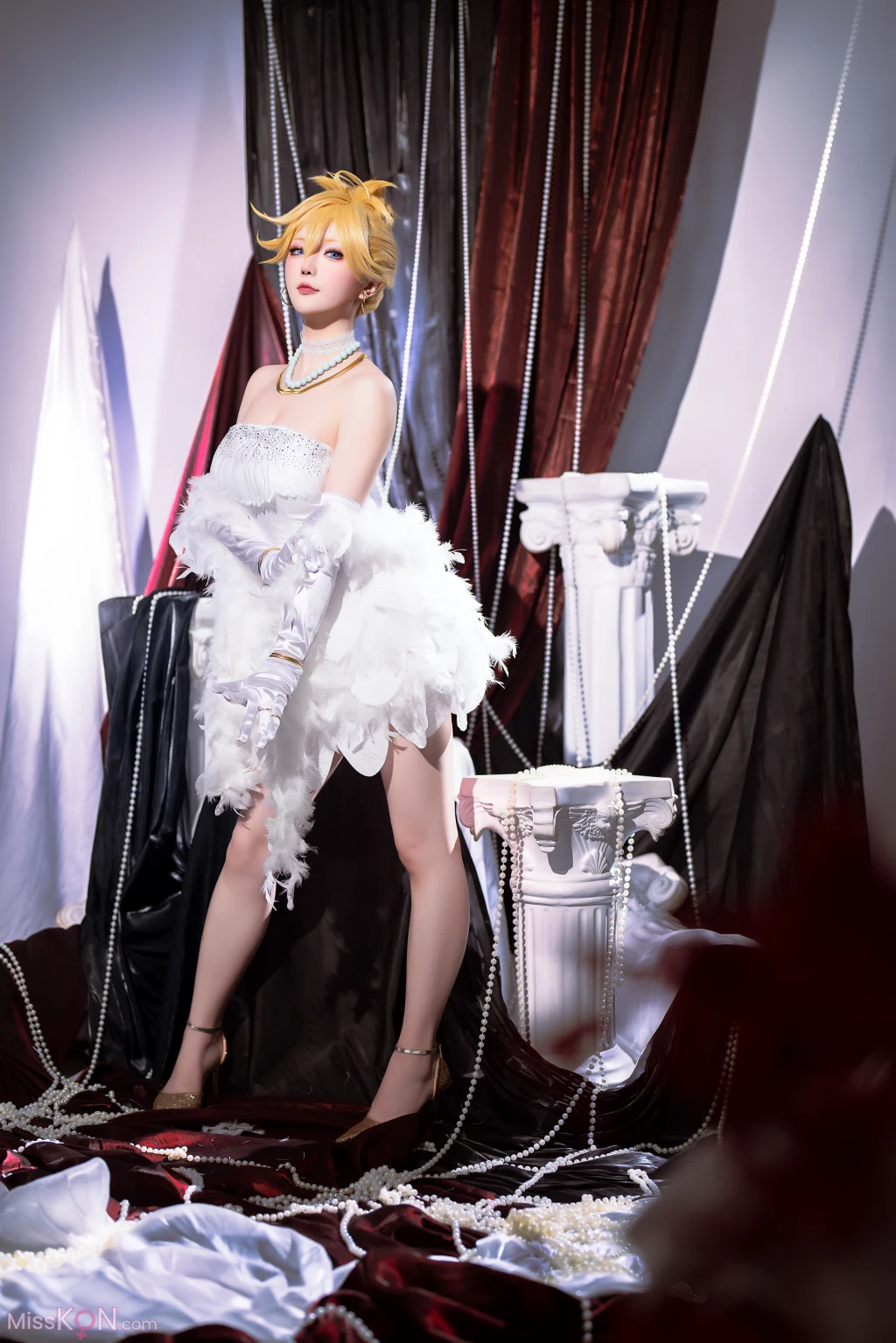 Coser@星之迟迟Hoshilily: 吊带袜天使-潘迪礼服 (45 photos + 1 video)
