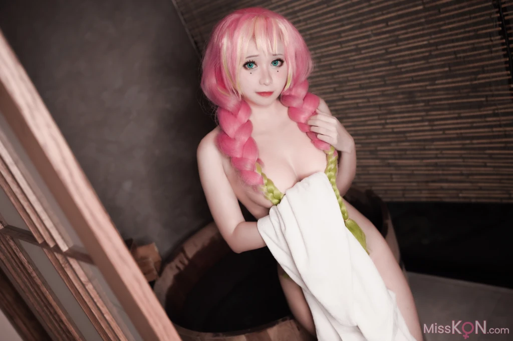 Coser@MeenFox: Mitsuri Kanroji (Onsen Version 18+) (36 photos)