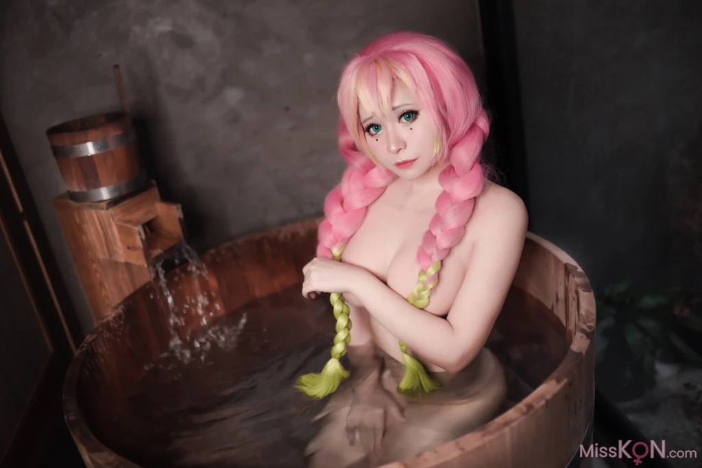 Coser@MeenFox: Mitsuri Kanroji (Onsen Version 18+) (36 photos)
