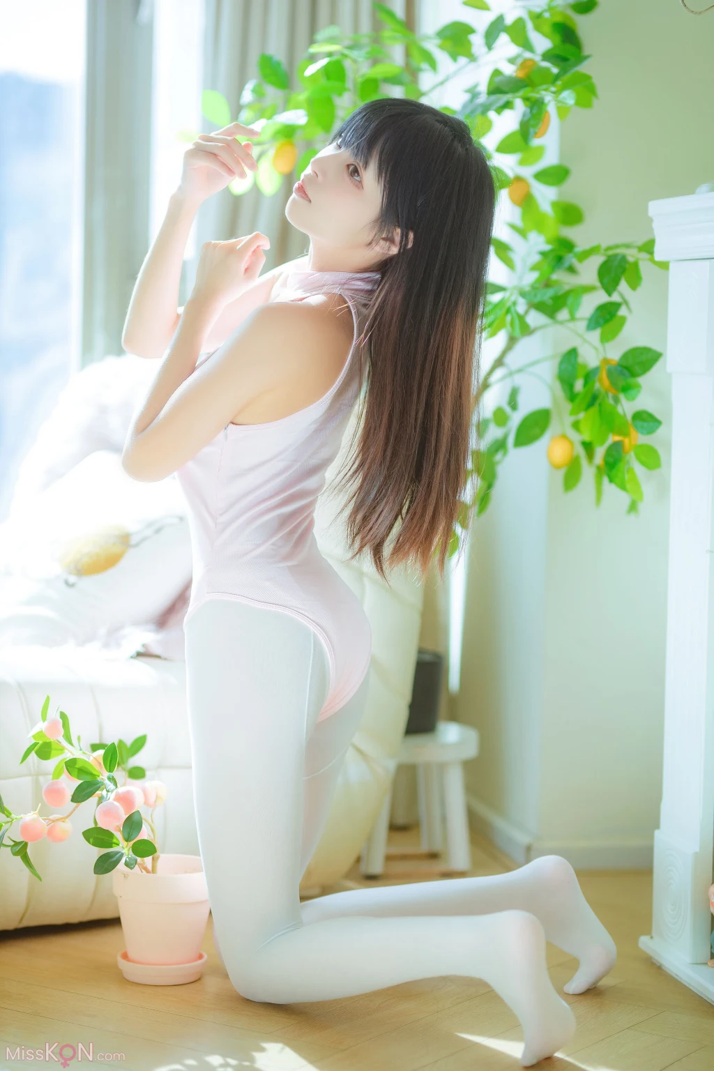 Coser@三無人型: 白丝桃子 (60 photos)