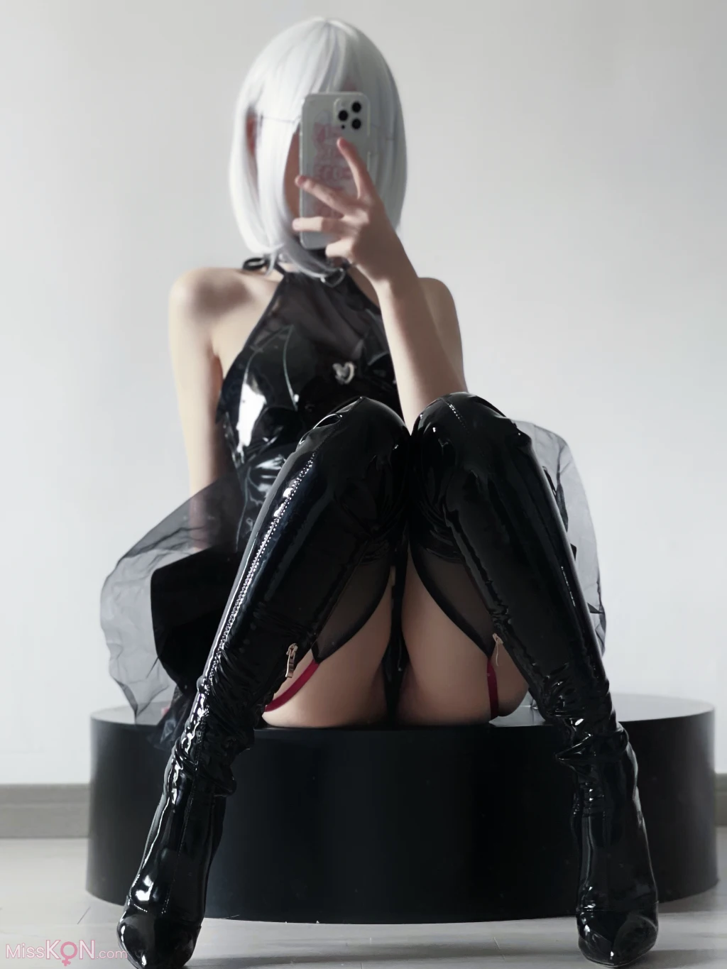 Coser@幼愛youmeko: 吊带袜恶魔 (47 photos)