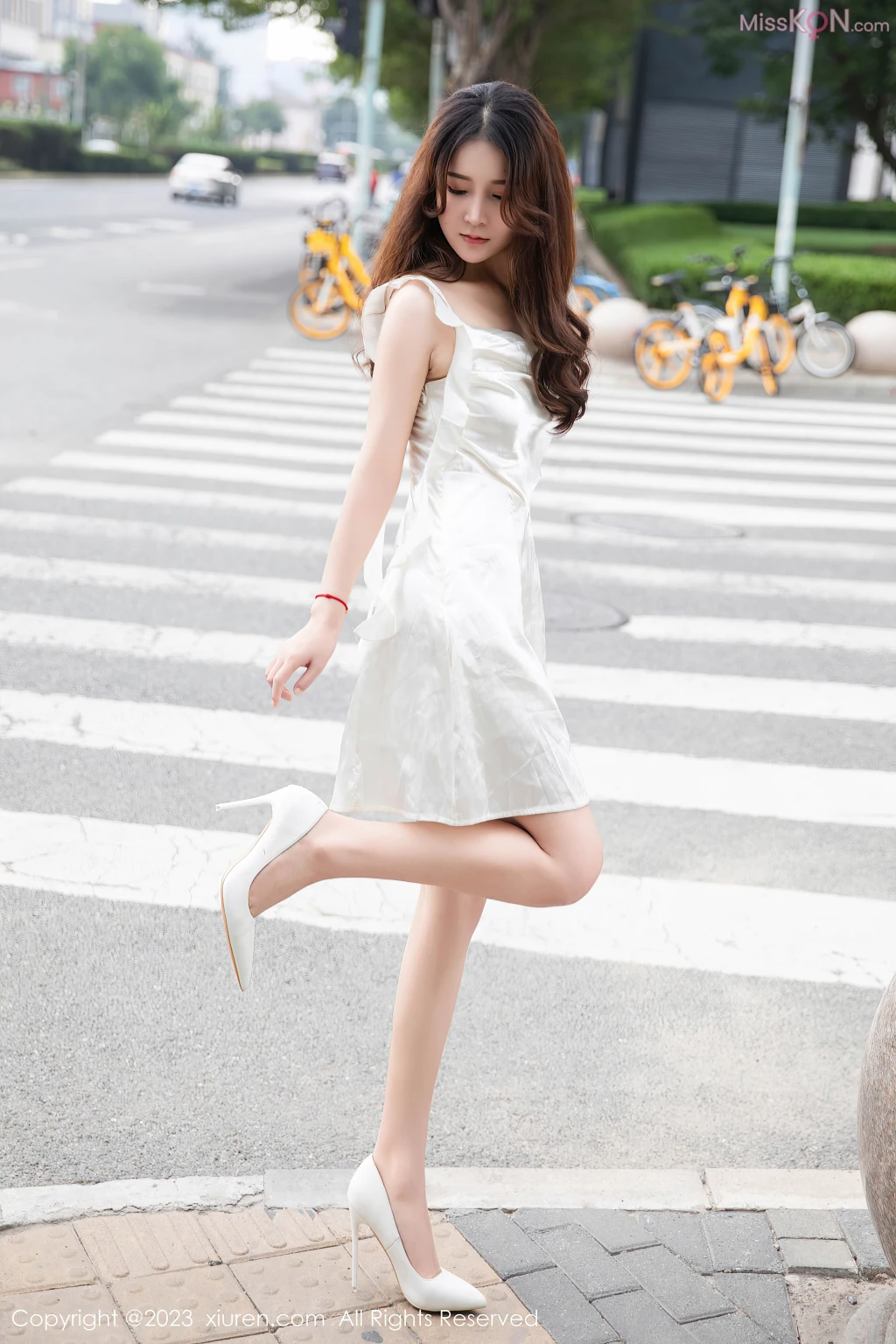 XIUREN No.7555 – 7564 (784 photos)