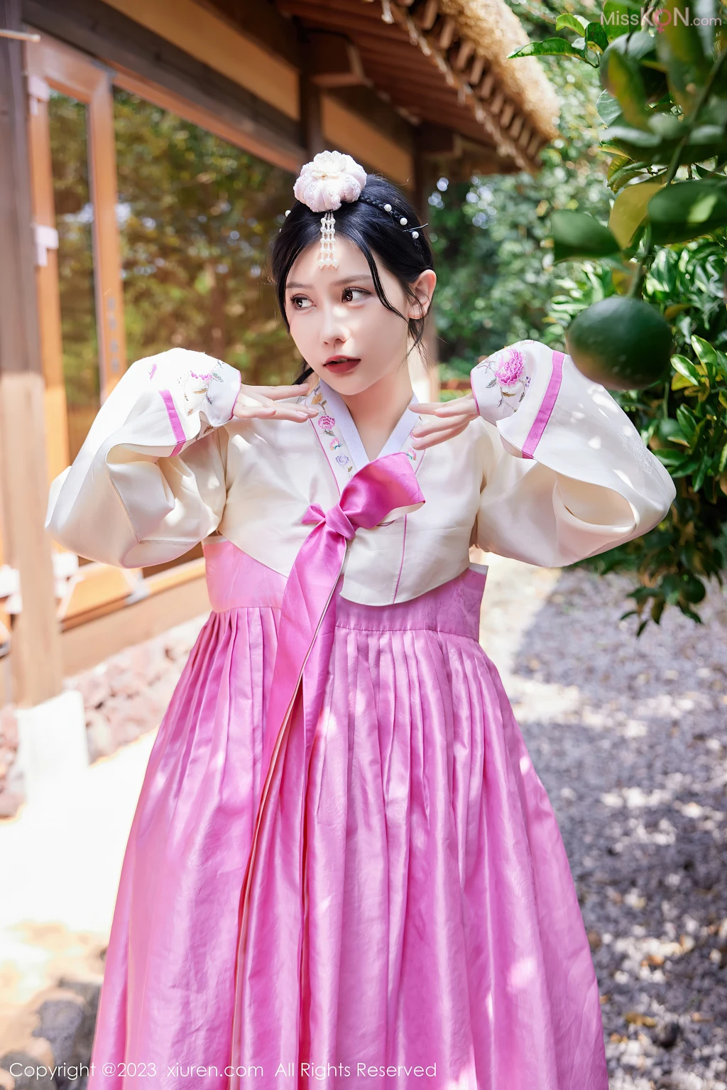 XIUREN No.7555 – 7564 (784 photos)