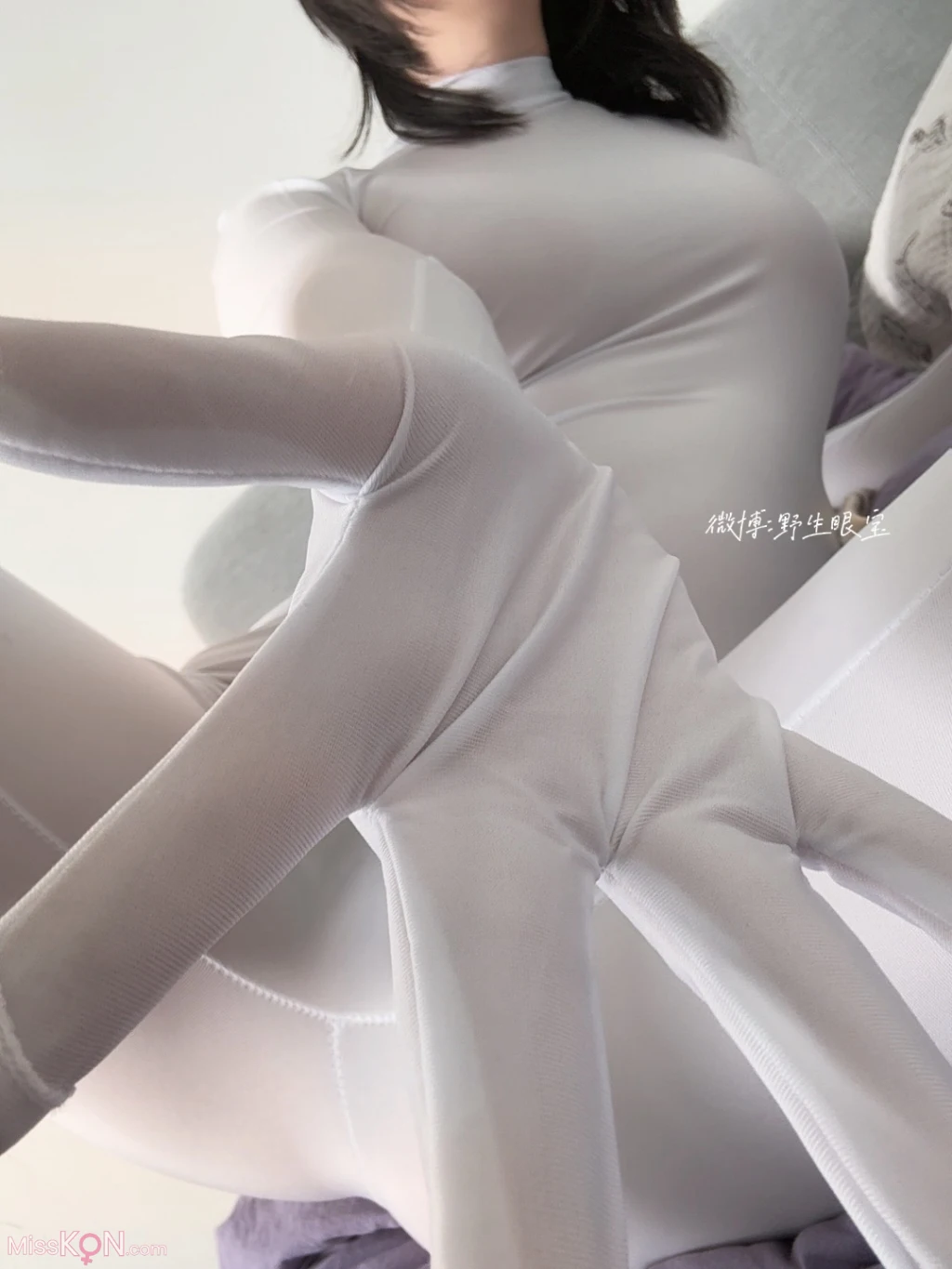 Coser@眼酱大魔王w: Fantia 2024年10月订阅 (43 photos )