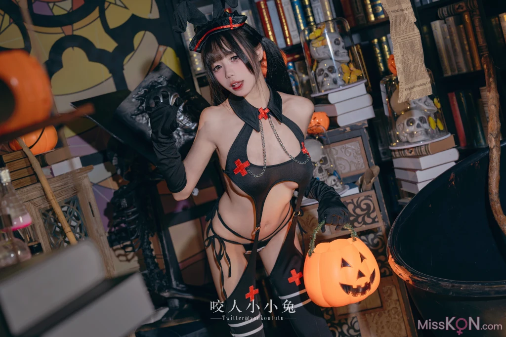 Coser@黏黏团子兔: 特典-万圣节看护士 (40 photos + 1 video) – Page 4