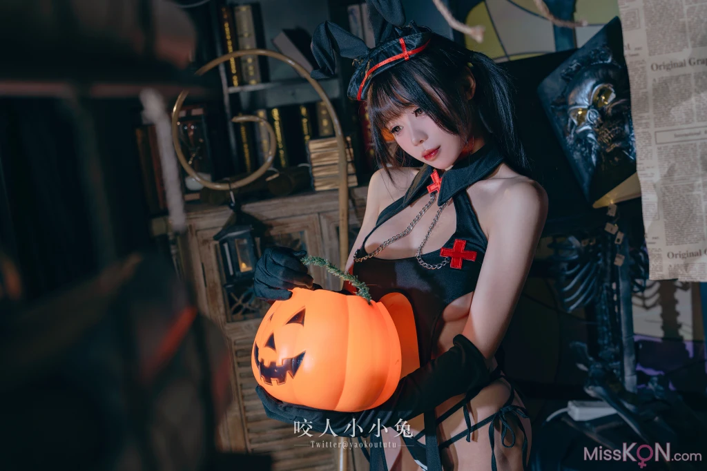 Coser@黏黏团子兔: 特典-万圣节看护士 (40 photos + 1 video) – Page 4