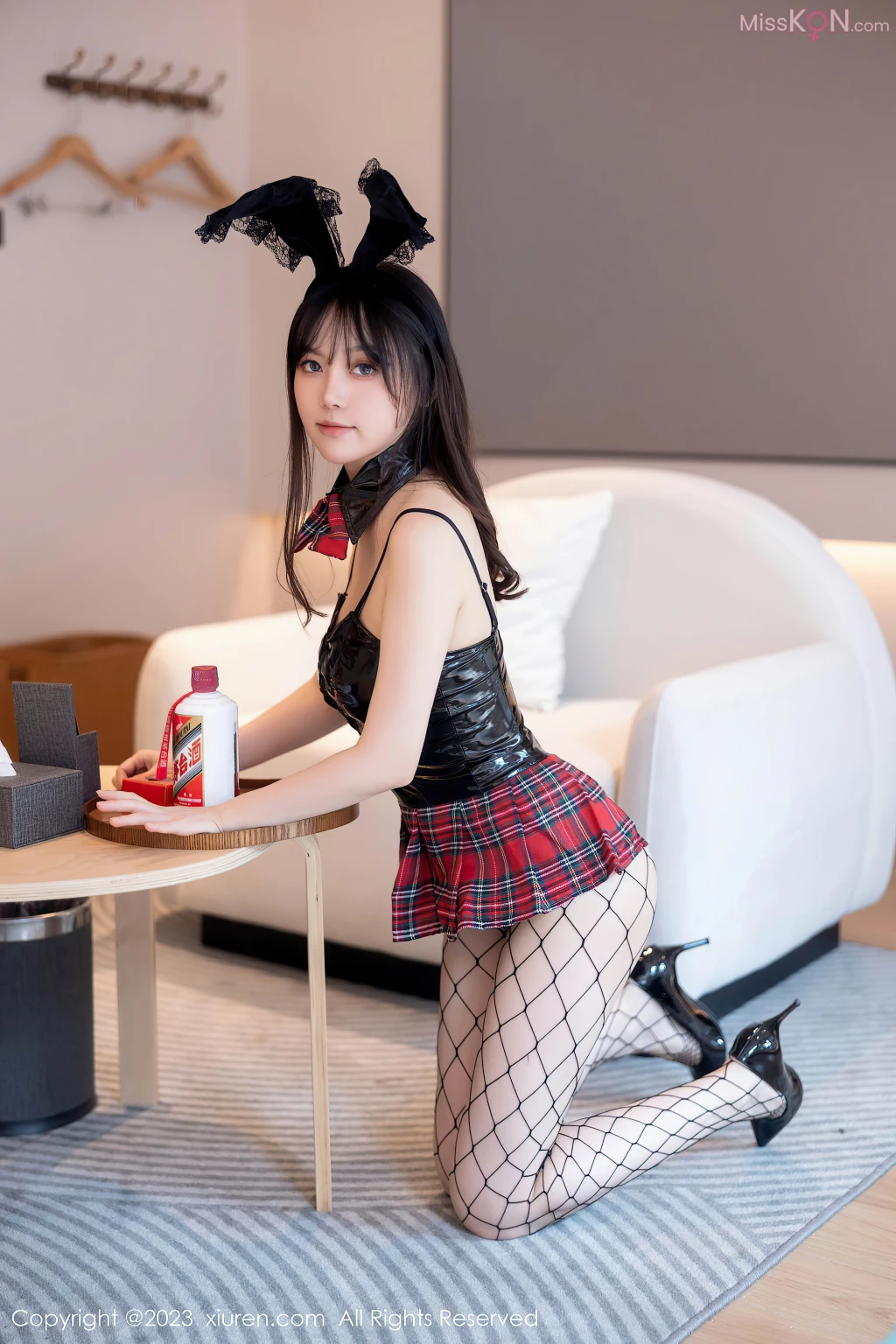XIUREN No.7575 – 7584 (830 photos)