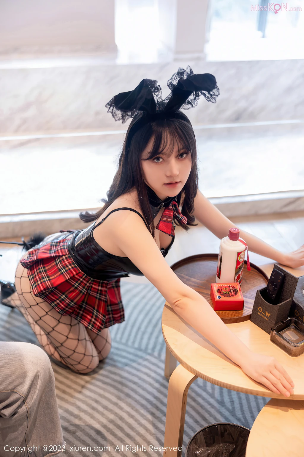 XIUREN No.7575 – 7584 (830 photos)