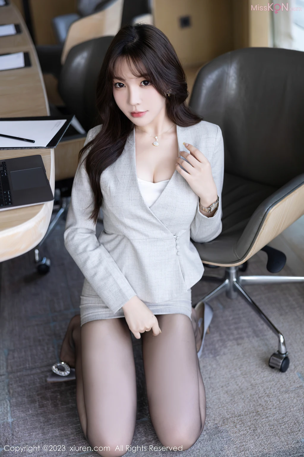 XIUREN No.7575 – 7584 (830 photos)
