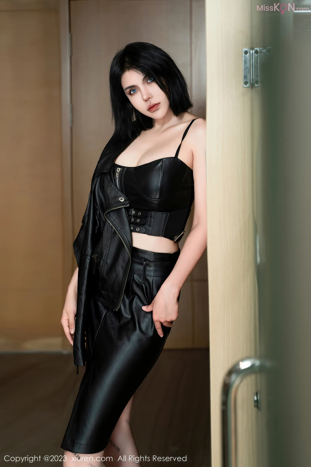 XIUREN No.7575 – 7584 (830 photos)