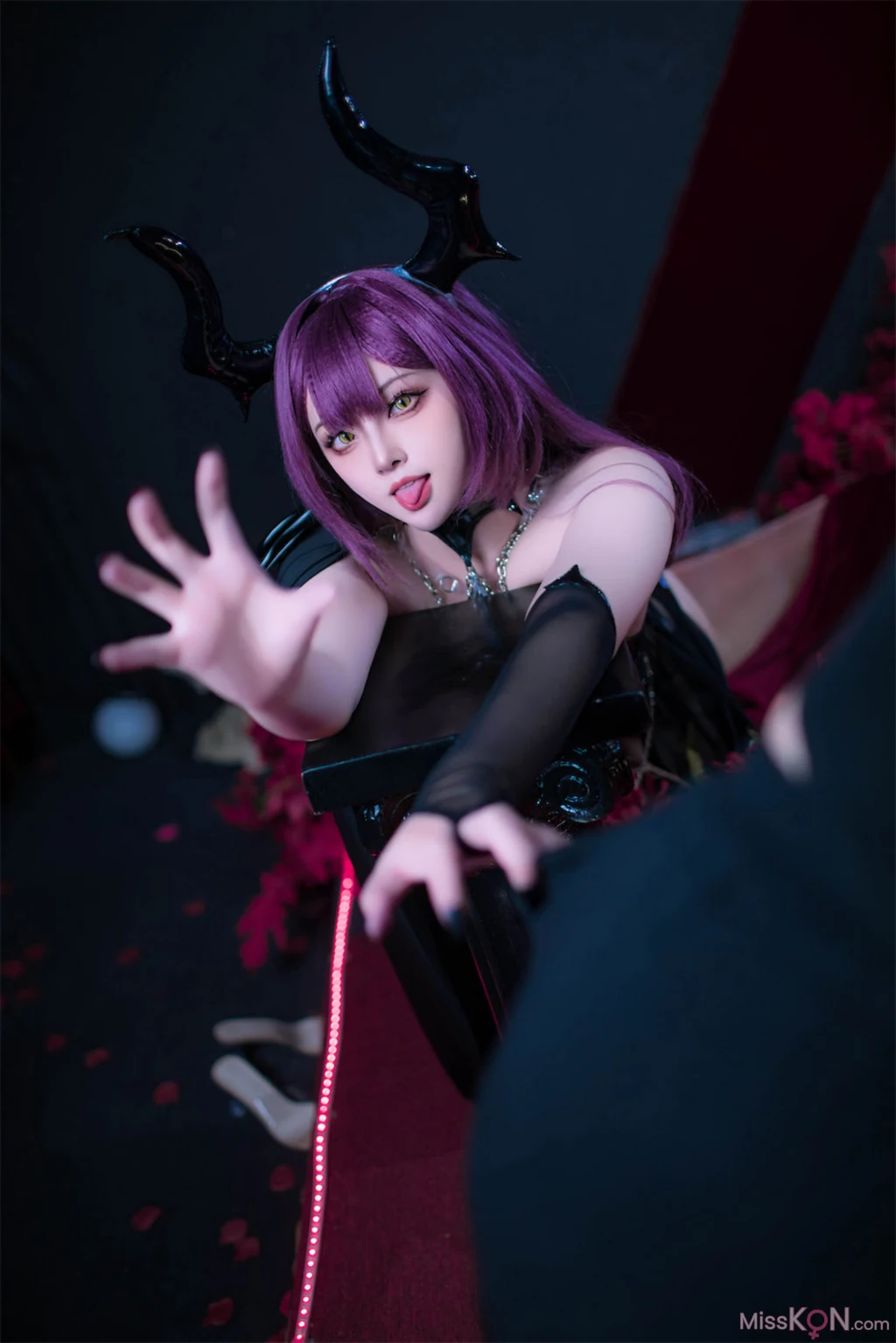 Coser@Natsuko夏夏子: 碧蓝航线 德文郡魅魔 (90 photos)