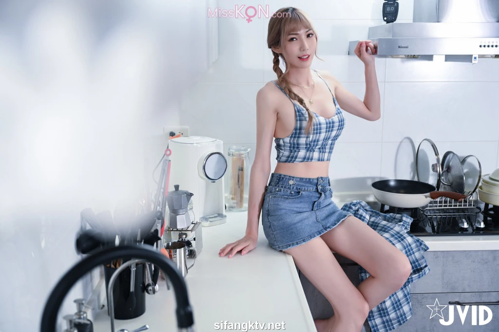 [JVID] 芷萱: 超大尺度私拍，斯文青春廚娘，四點全露 (132 photos )