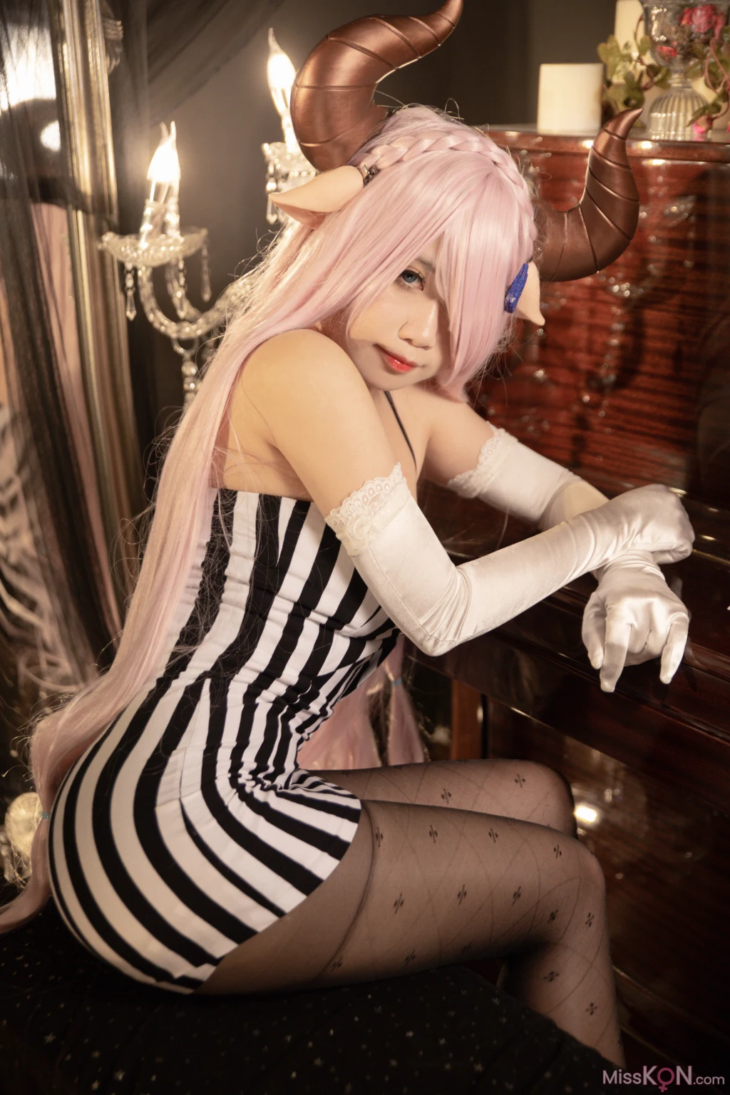 Coser@贞子蜜桃: 娜露梅亚礼服 (35 photos)