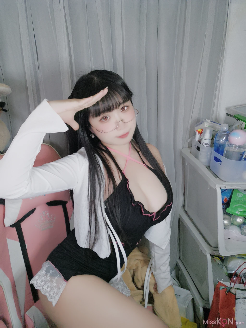 Coser@贞子蜜桃: 心心眼 (10 photos + 1 video)