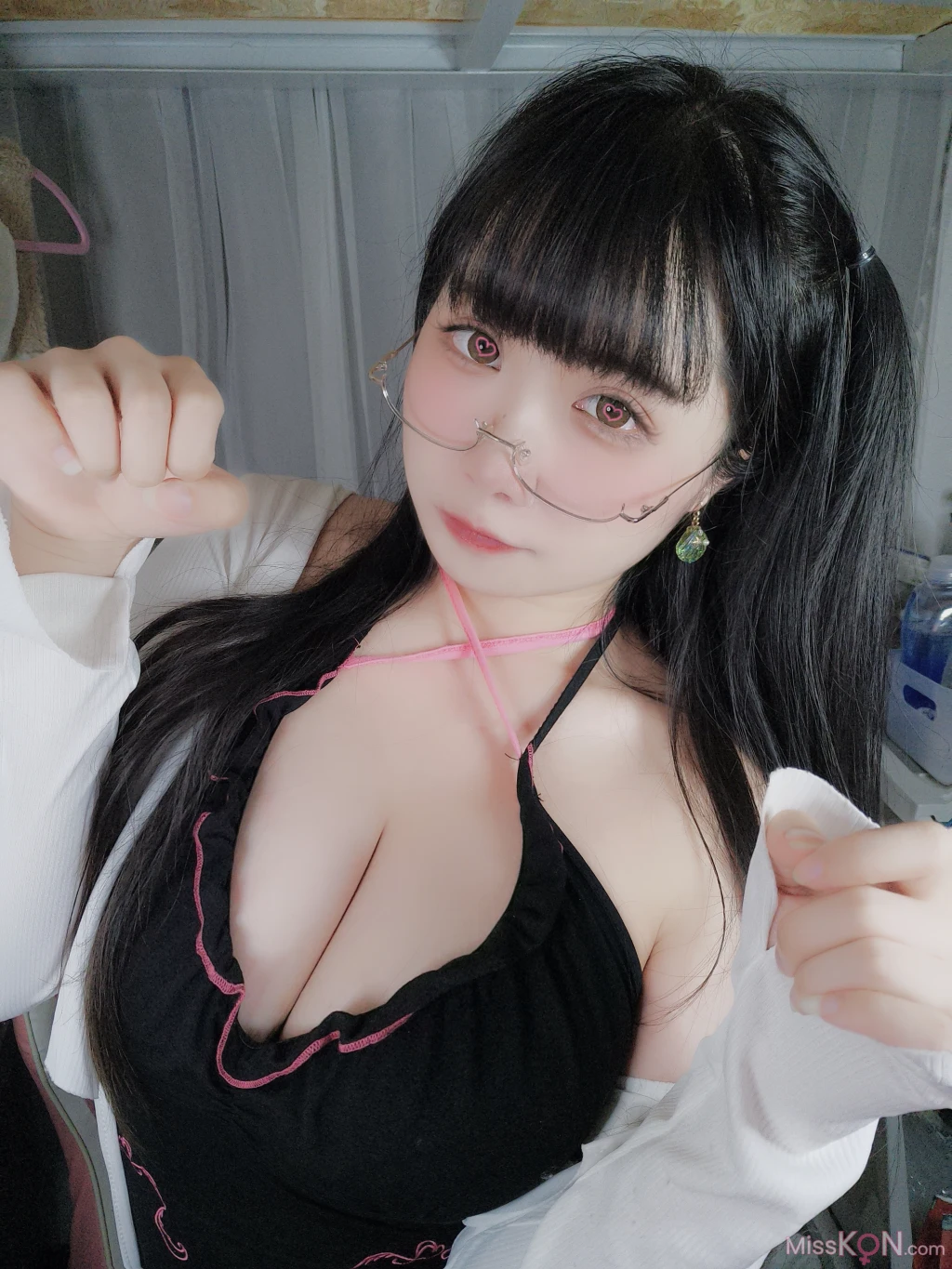 Coser@贞子蜜桃: 心心眼 (10 photos + 1 video)