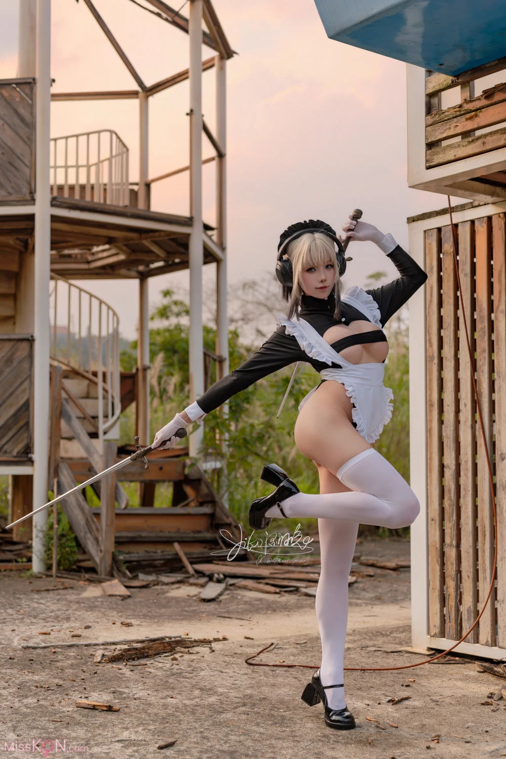 Coser@黏黏团子兔: 10月作品 战斗女仆 动感光波 (77 photos )