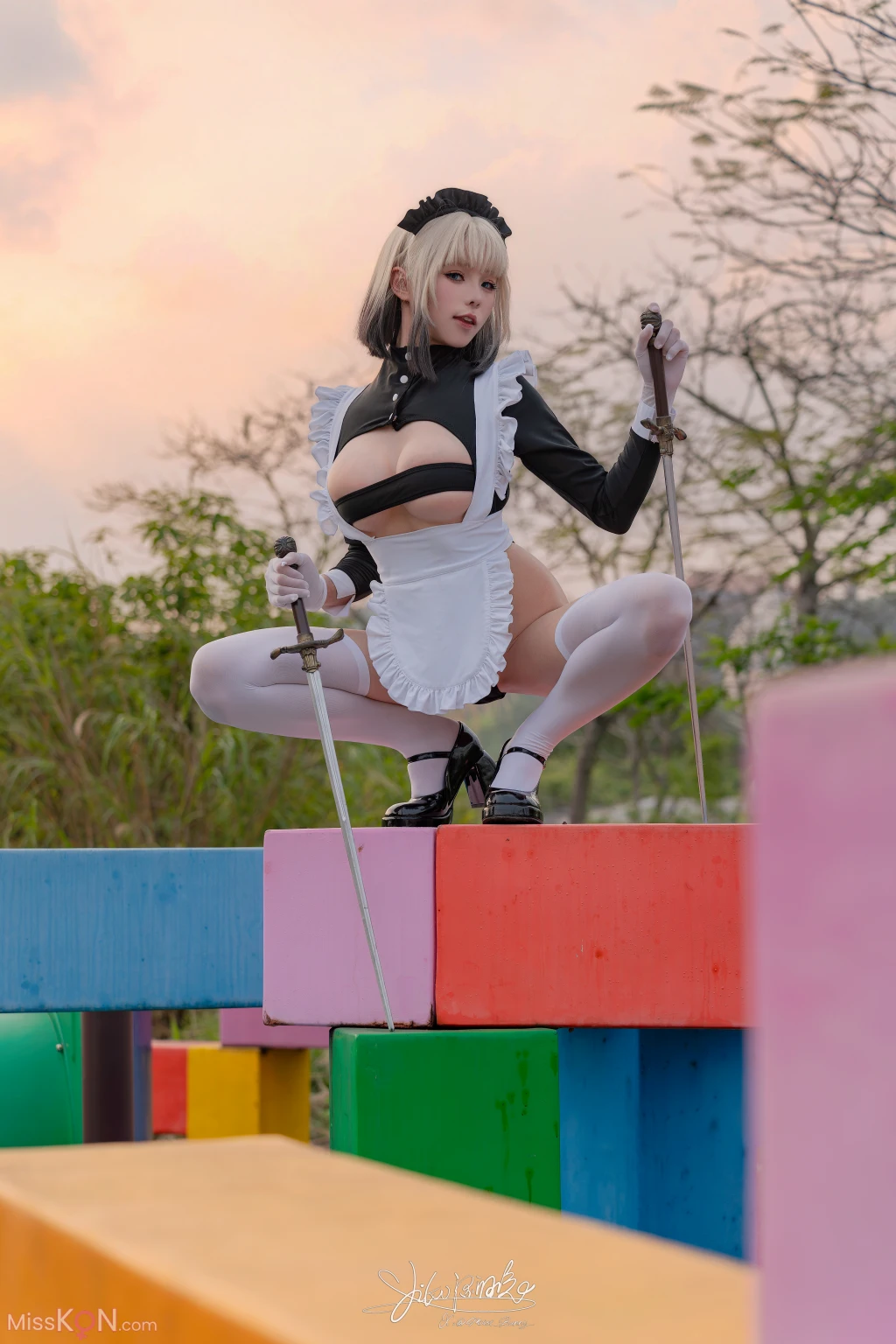 Coser@黏黏团子兔: 10月作品 战斗女仆 动感光波 (77 photos )