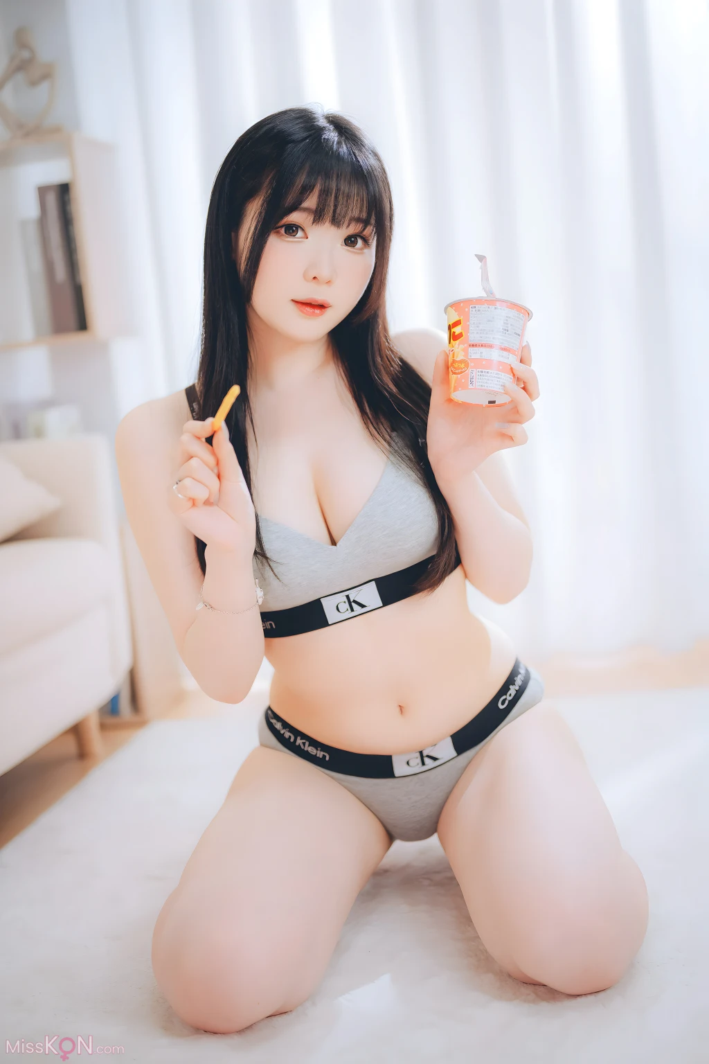 Coser@霜月shimo:「DL版写真集」週末彼女 (101 photos)