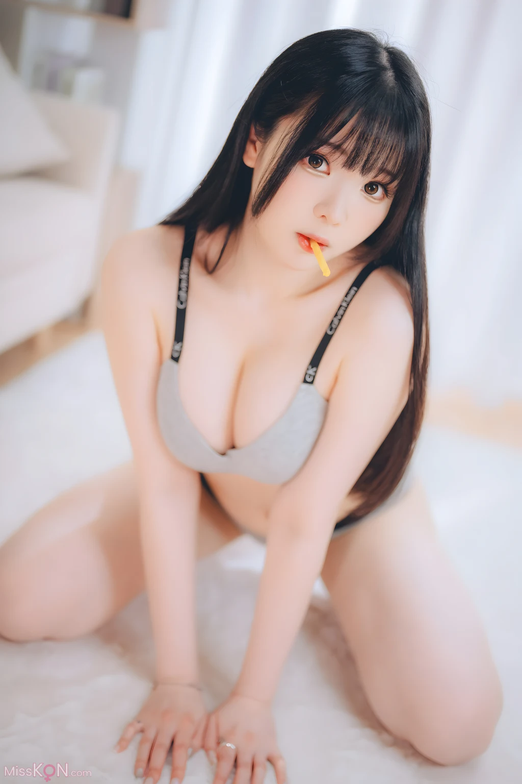 Coser@霜月shimo:「DL版写真集」週末彼女 (101 photos)