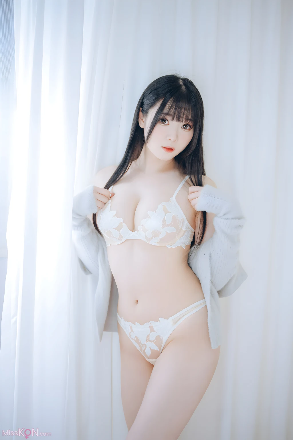 Coser@霜月shimo:「DL版写真集」週末彼女 (101 photos)