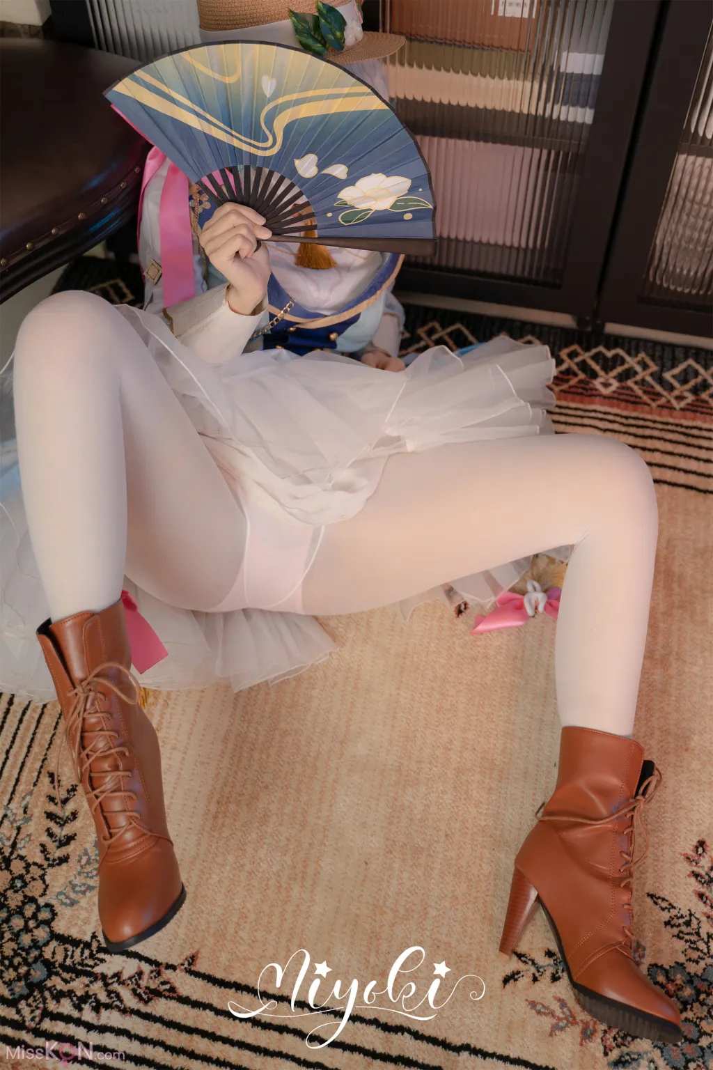 Coser@铃木美咲 (Misaki Suzuki): 神里绫华 花时来信，性感美腿 少女白丝 玲珑小脚榨精 清纯反差 (47 photos)