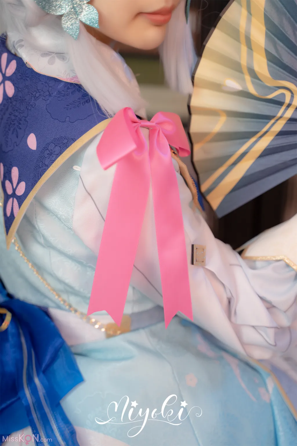 Coser@铃木美咲 (Misaki Suzuki): 神里绫华 花时来信，性感美腿 少女白丝 玲珑小脚榨精 清纯反差 (47 photos)