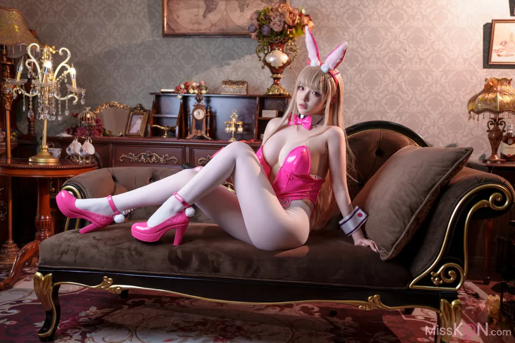 Coser@雯妹不讲道理: Nikke 毒蛇 兔女郎 (37 photos)