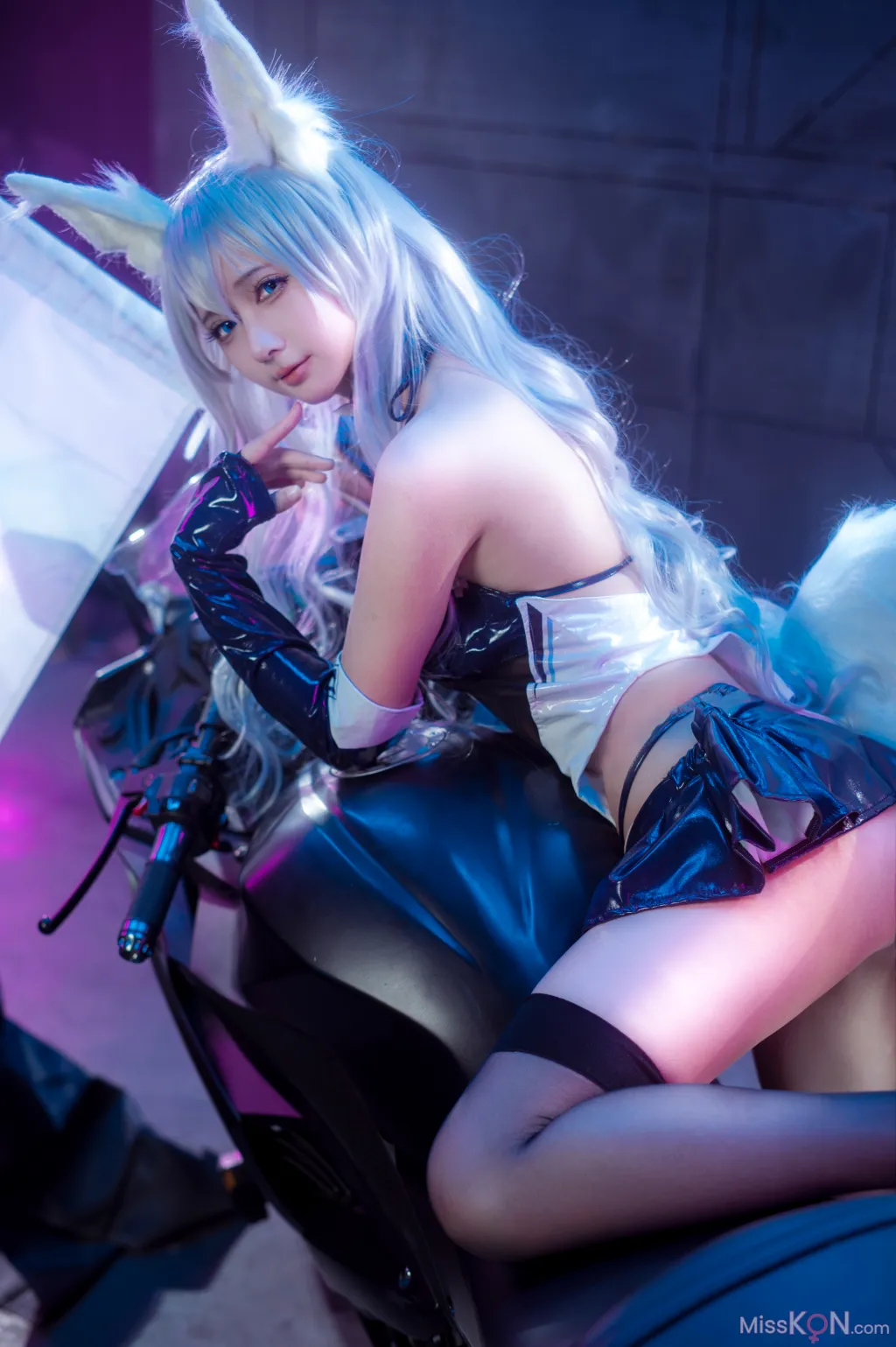 Coser@喜欢爱理吗 &amp; 艾西aiwest: 碧蓝航线 巴尔的摩&amp;信浓 赛车女郎 (47 photos)