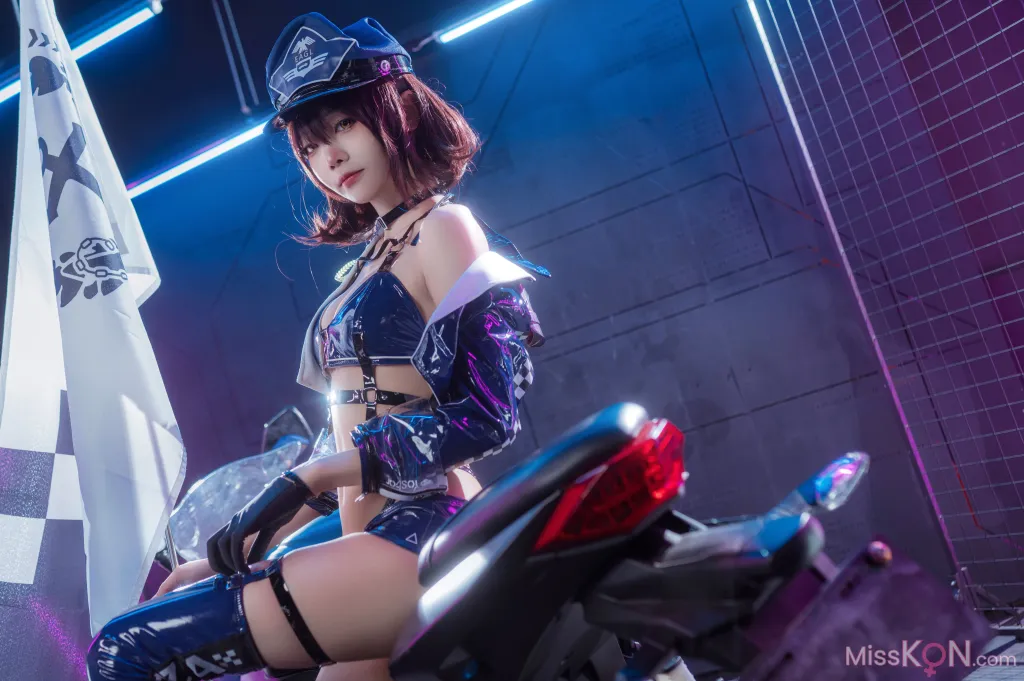 Coser@喜欢爱理吗 &amp; 艾西aiwest: 碧蓝航线 巴尔的摩&amp;信浓 赛车女郎 (47 photos)