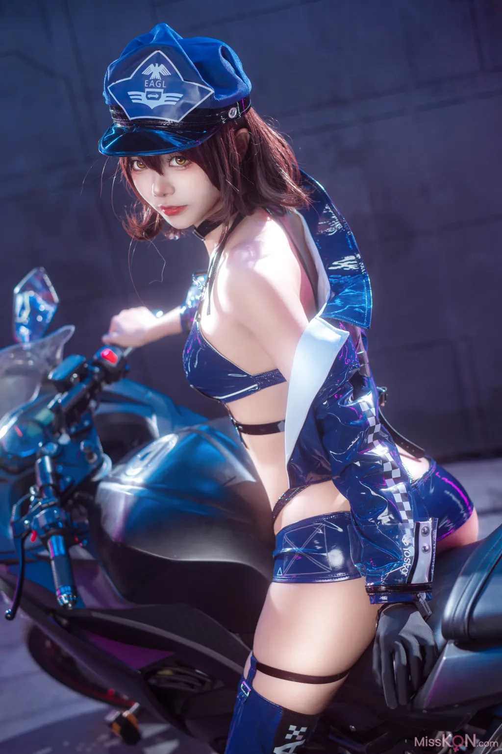 Coser@喜欢爱理吗 &amp; 艾西aiwest: 碧蓝航线 巴尔的摩&amp;信浓 赛车女郎 (47 photos)