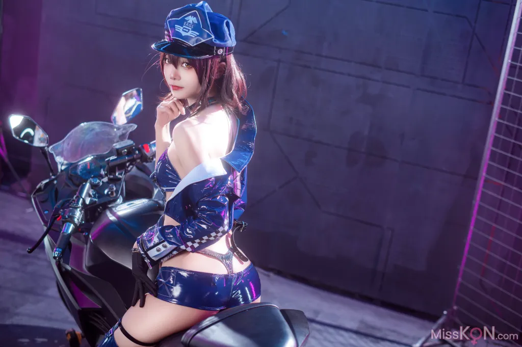 Coser@喜欢爱理吗 &amp; 艾西aiwest: 碧蓝航线 巴尔的摩&amp;信浓 赛车女郎 (47 photos)