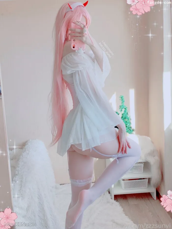 Coser@zzzsunvi: 极品萝莉 上下粉嫩 极品美腿 (56 photos )