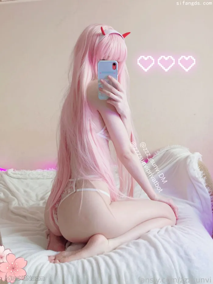 Coser@zzzsunvi: 极品萝莉 上下粉嫩 极品美腿 (56 photos )