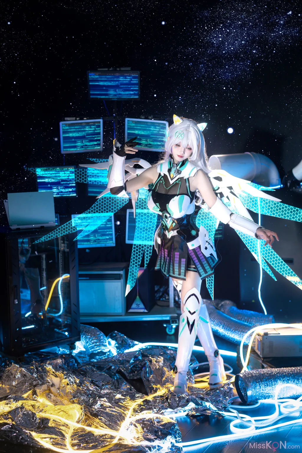 Coser@走路摇zly: 天选姬 (37 photos)