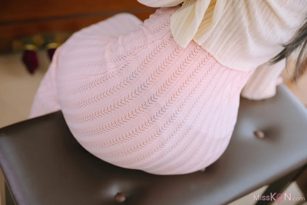 Coser@日奈娇: 钢琴老师 (215 photos )