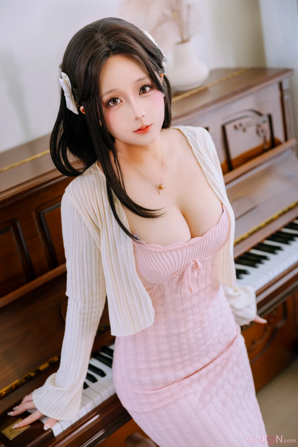 Coser@日奈娇: 钢琴老师 (215 photos )