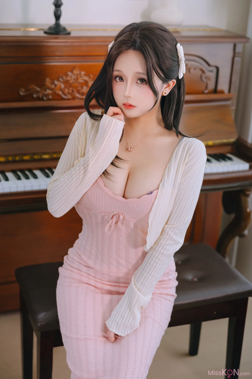 Coser@日奈娇: 钢琴老师 (215 photos )