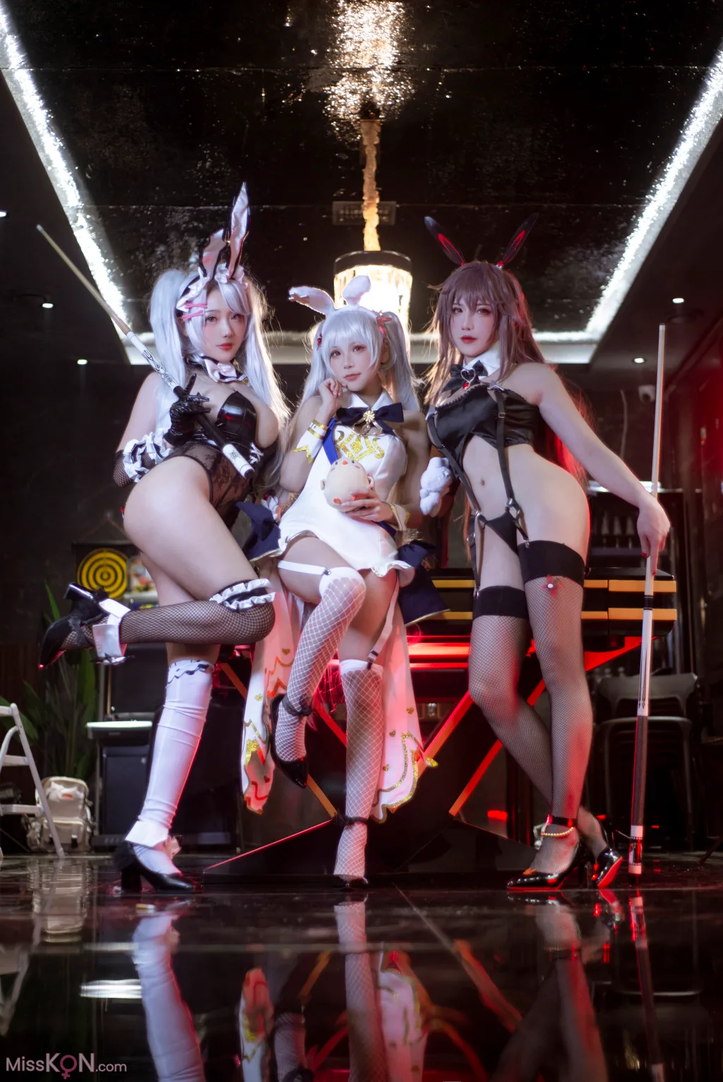 Coser@隼隼子: 阿布鲁奇公爵 荷官 (32 photos)
