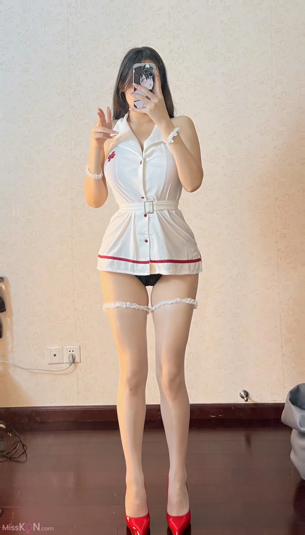可可西yyy: 护士姐姐 (50 photos )